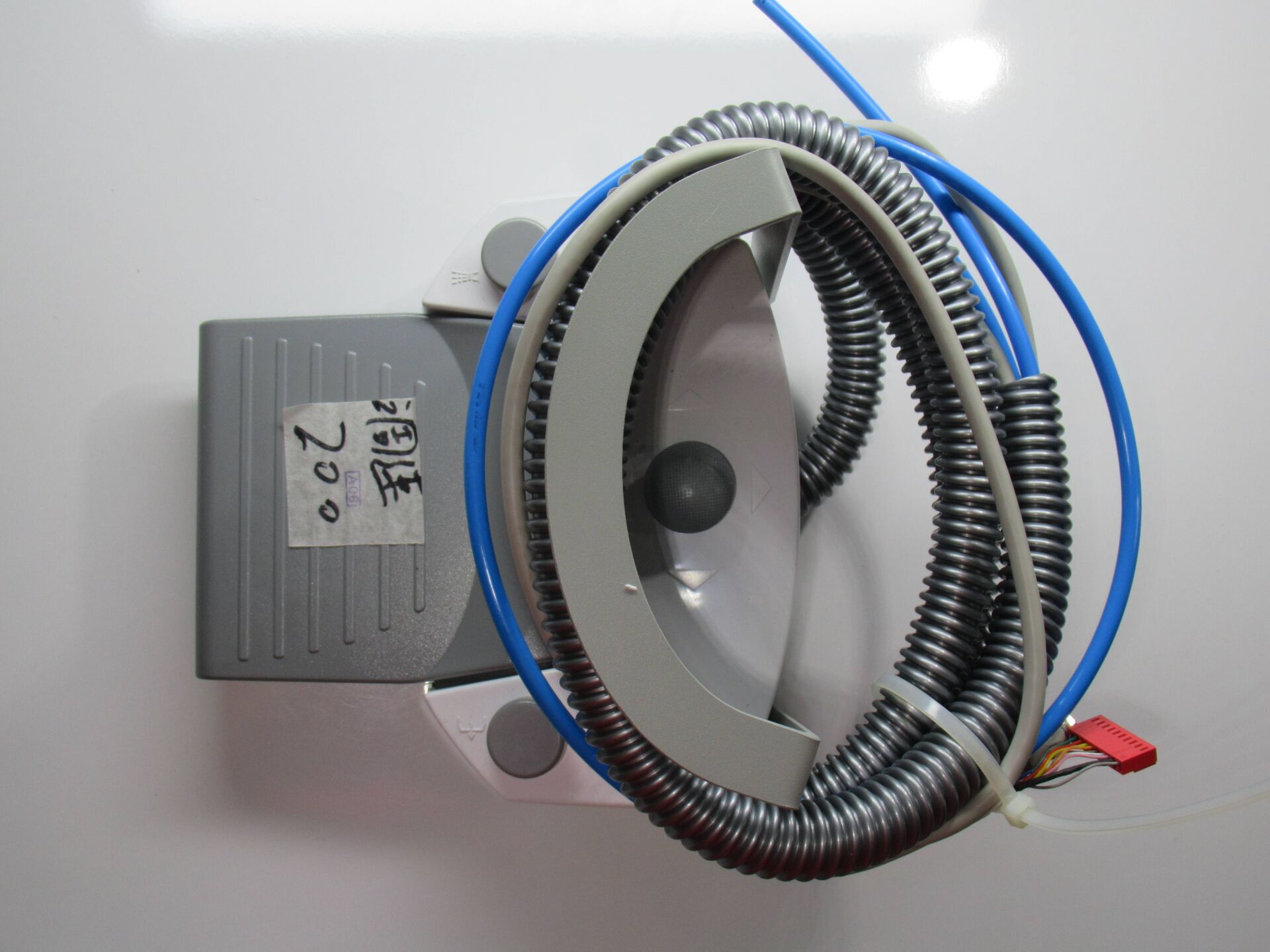 Siger Speed-regulating pedal foot control assembly