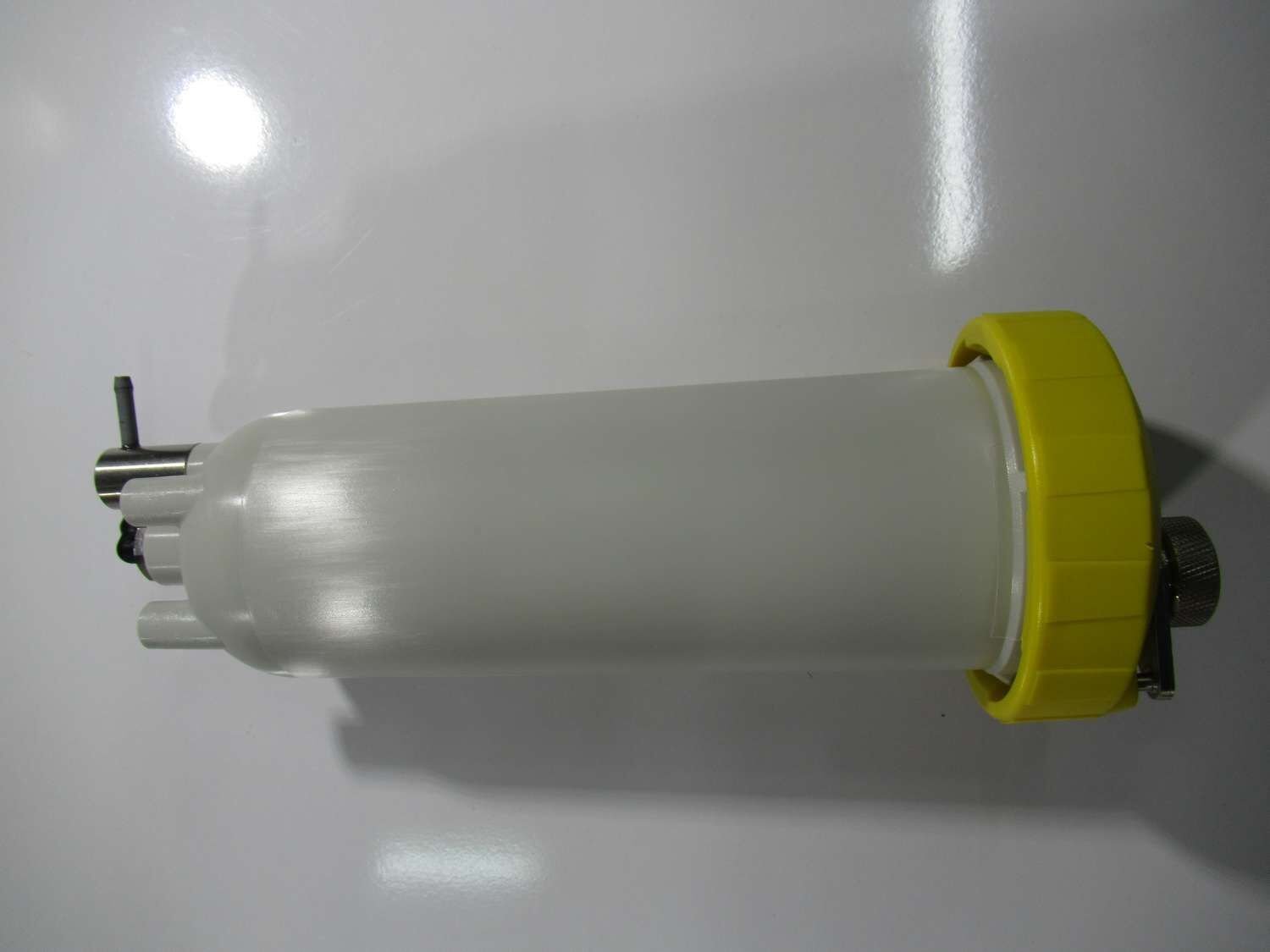 BLASTING MATERIAL RESERVOIR WITH LID