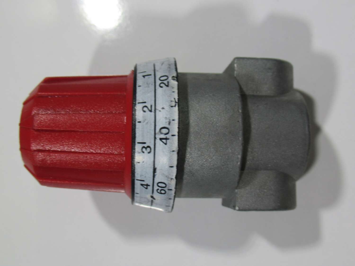 PRESSURE REDUCER